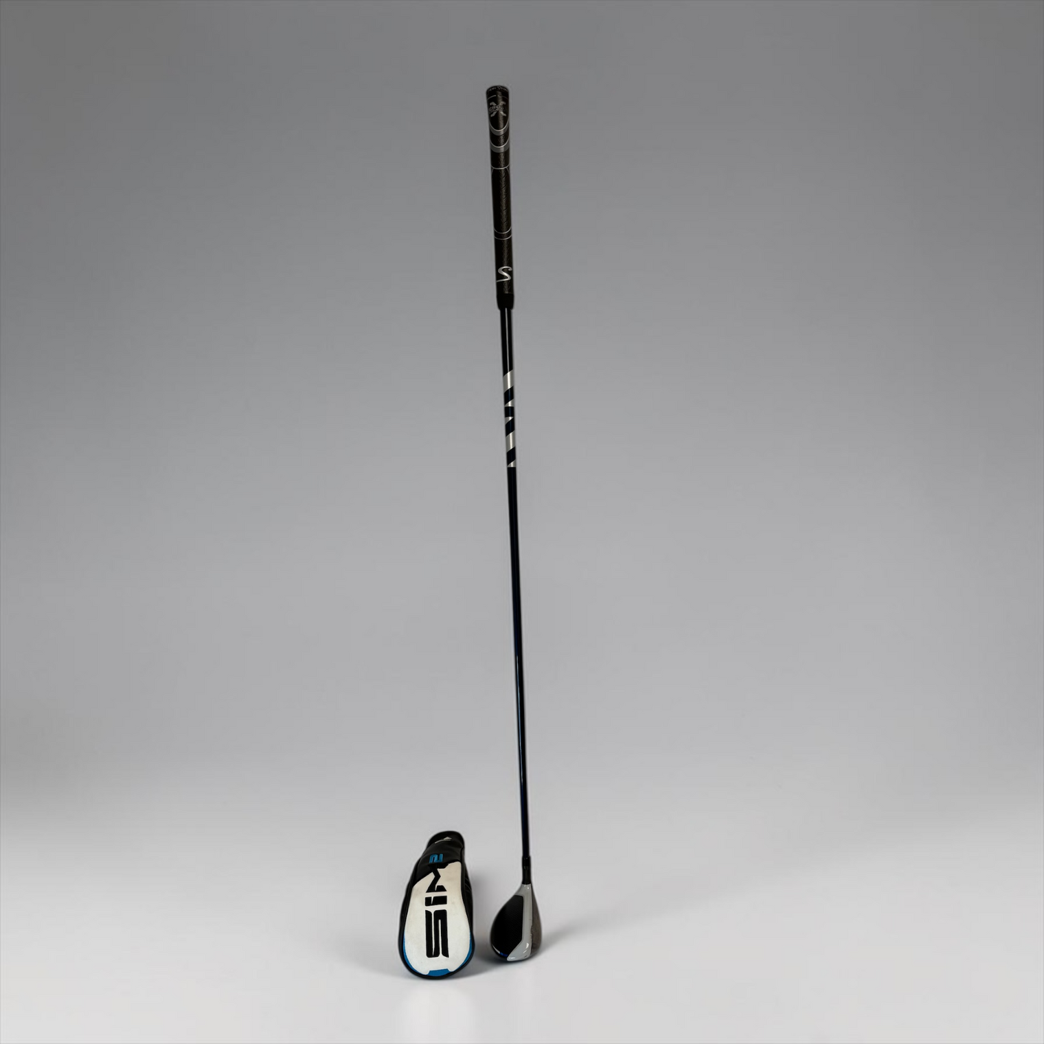 Pre-Owned TaylorMade Sim2 Max 4 Hybrid 22 Degrees with a Ventus Blue Stiff Shaft
