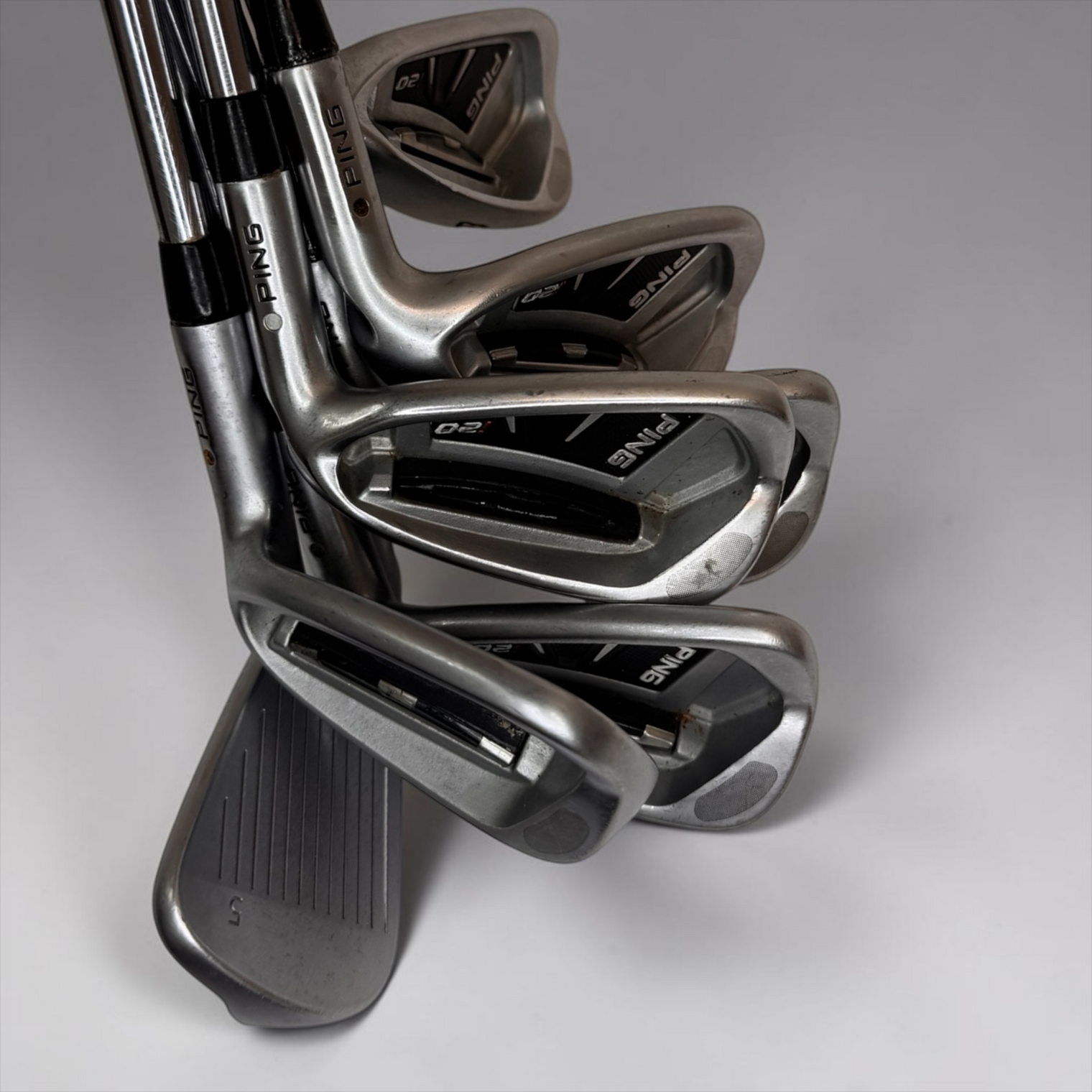 Pre-Owned Ping i20 White Dot Iron Set 4-PW with CFS Regular Shafts