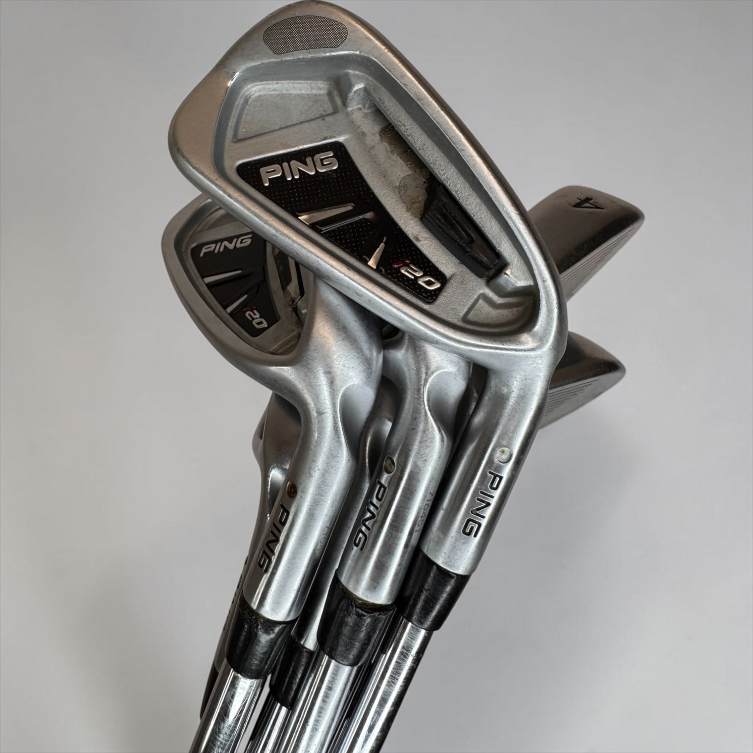 Pre-Owned Ping i20 White Dot Iron Set 4-PW with CFS Regular Shafts