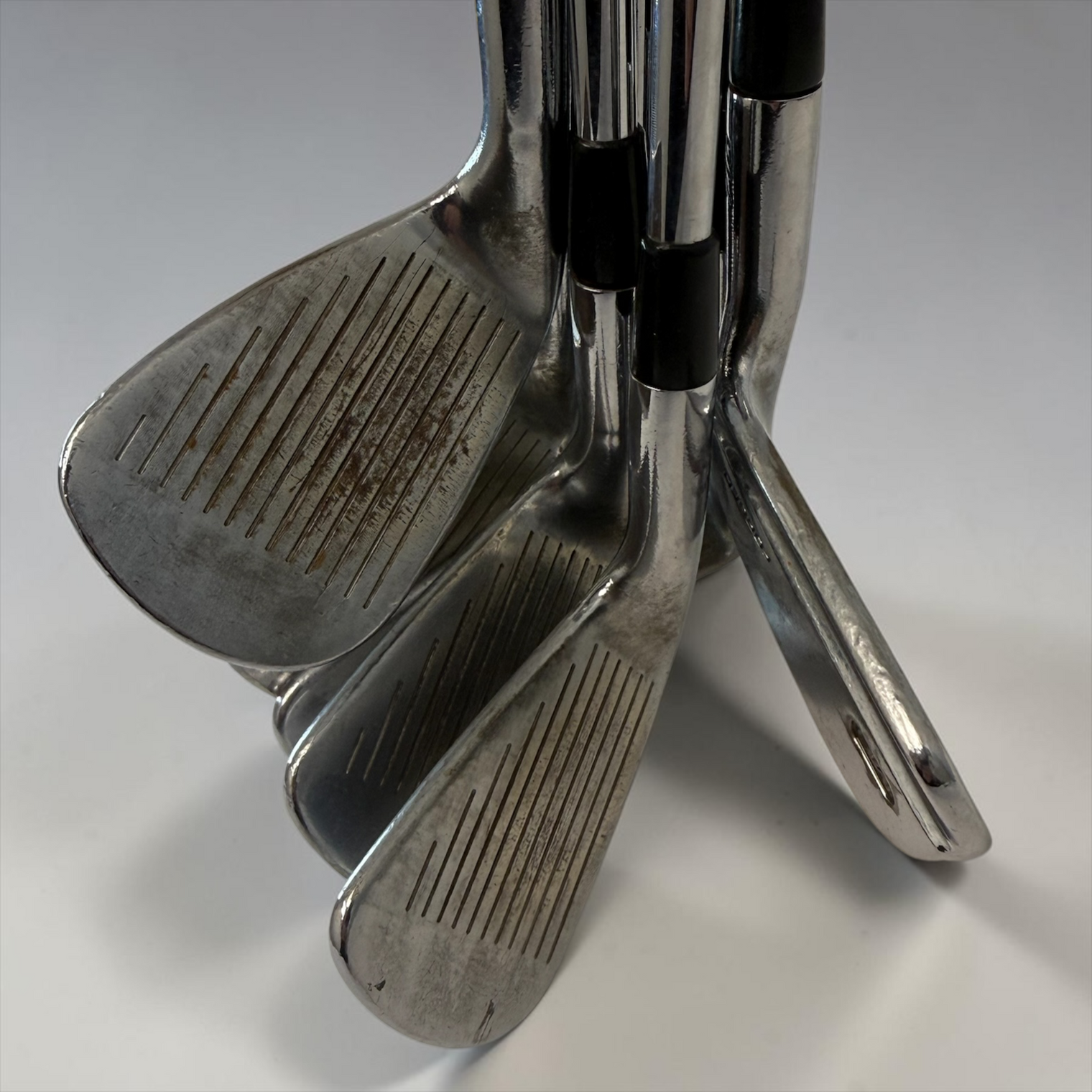 Pre-Owned Titleist MB 710 Forged Irons 3-9 iron with Dynamic Gold S300 Shafts